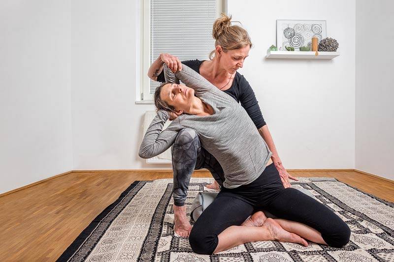 Nuad Yoga Massage - Akupressur und Dehnübungen